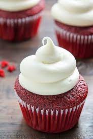 Red Velvet Cupcake with white chocolte & creamcheese topping